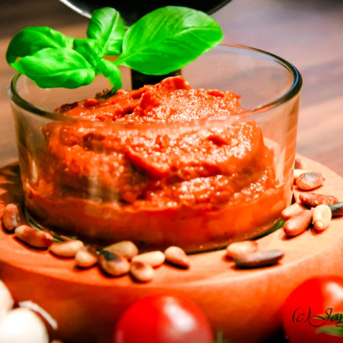 Tomatenpesto selber machen | Joyful Food