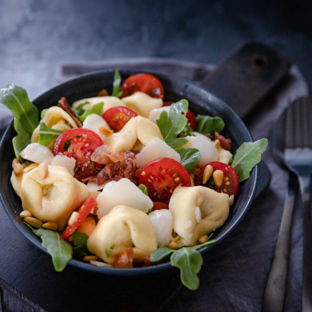 Leckeres Tortellini Salat Rezept mit Schinken | Joyful Food