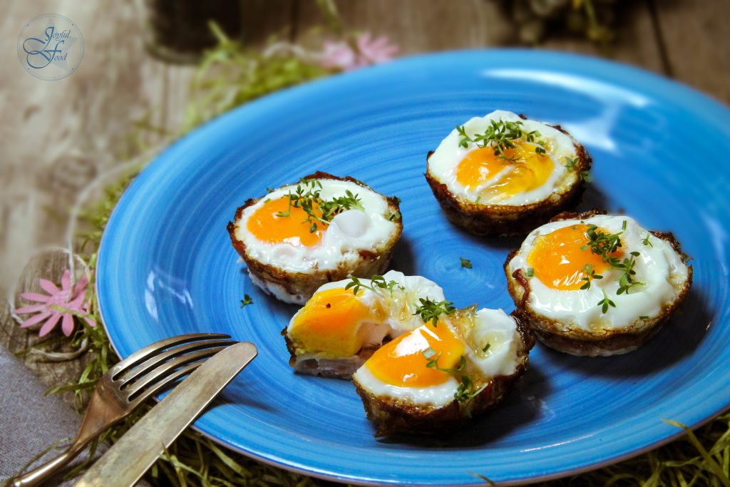 Das etwas andere Frühstücksei: Ei im Korb (Eier mit Speck) | Joyful Food