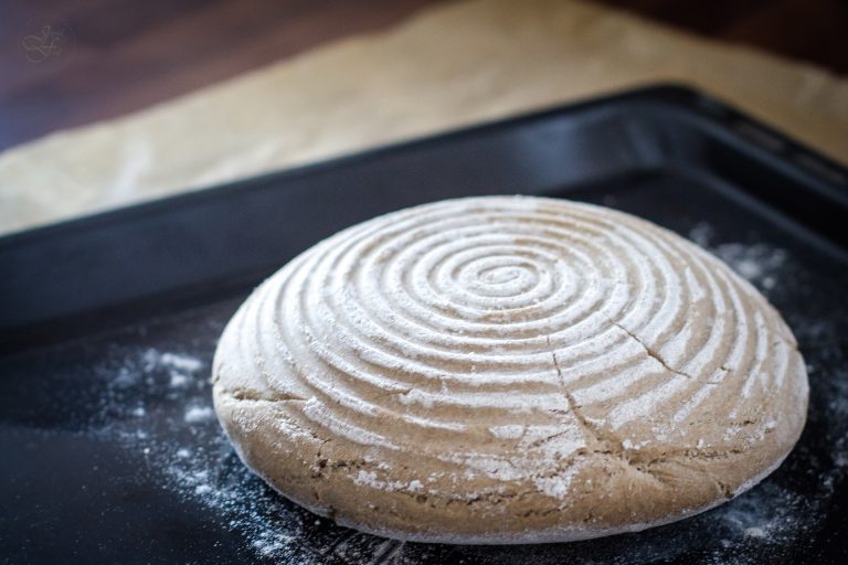 Knuspriges Bauernbrot - wie vom Bäcker | Joyful Food
