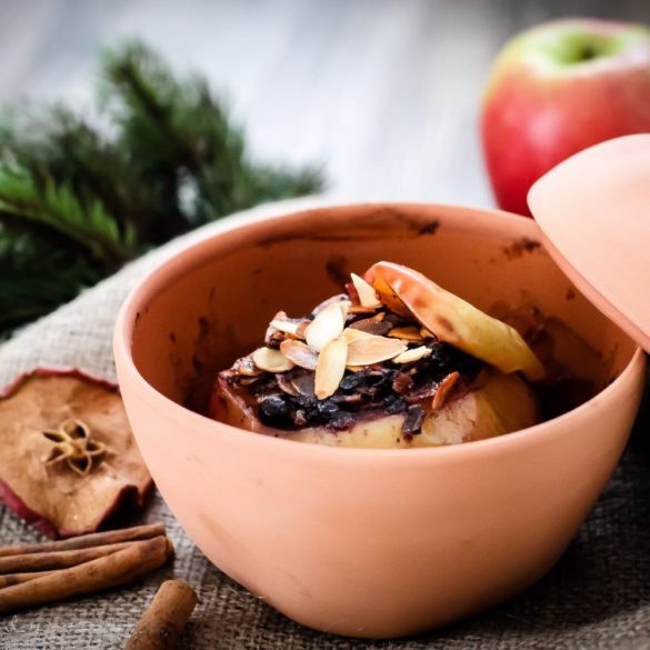 Bratapfel mit Blaubeeren und gerösteten Mandeln | Joyful Food