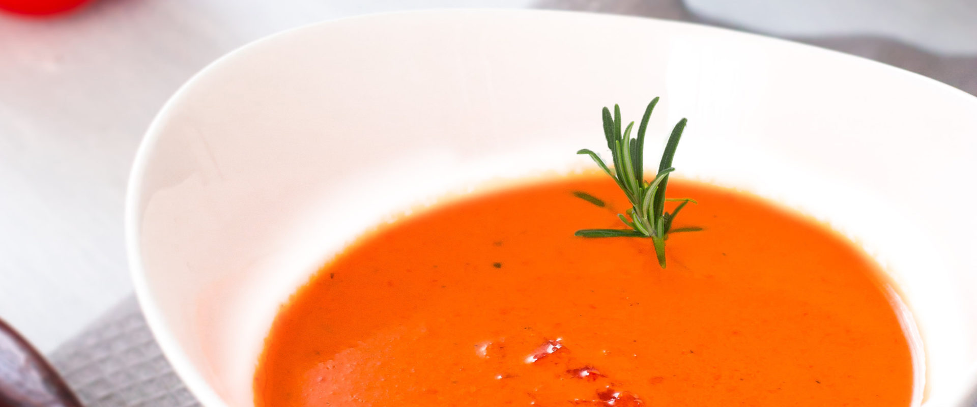 Paprika Suppe mit Ricotta