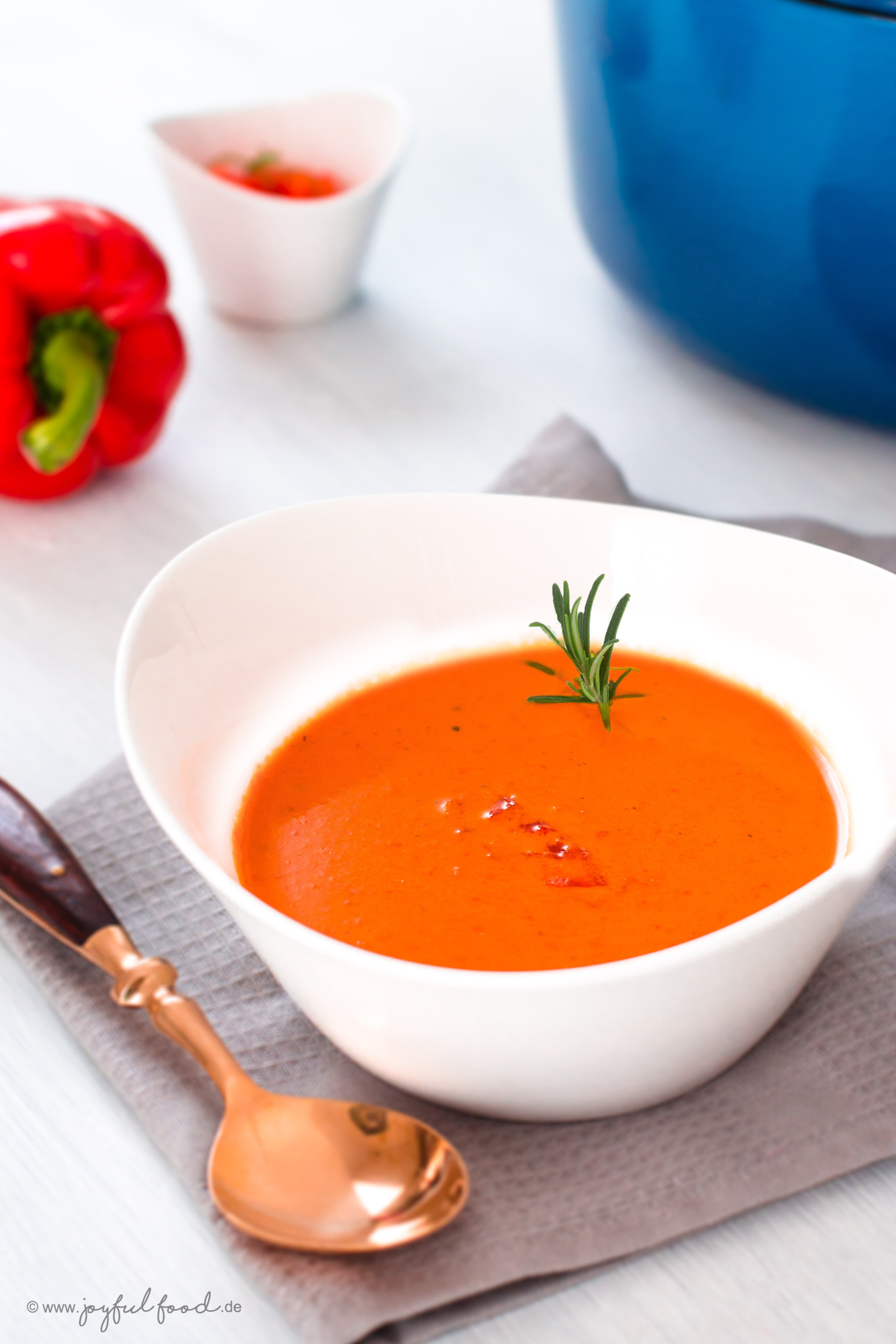 Feine Paprika Suppe mit Ricotta | Joyful Food