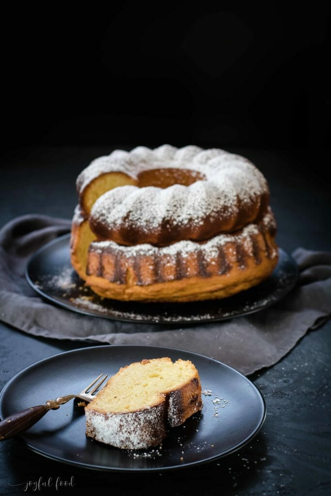 Bester Eierlikörkuchen - so saftig und so einfach | Joyful Food