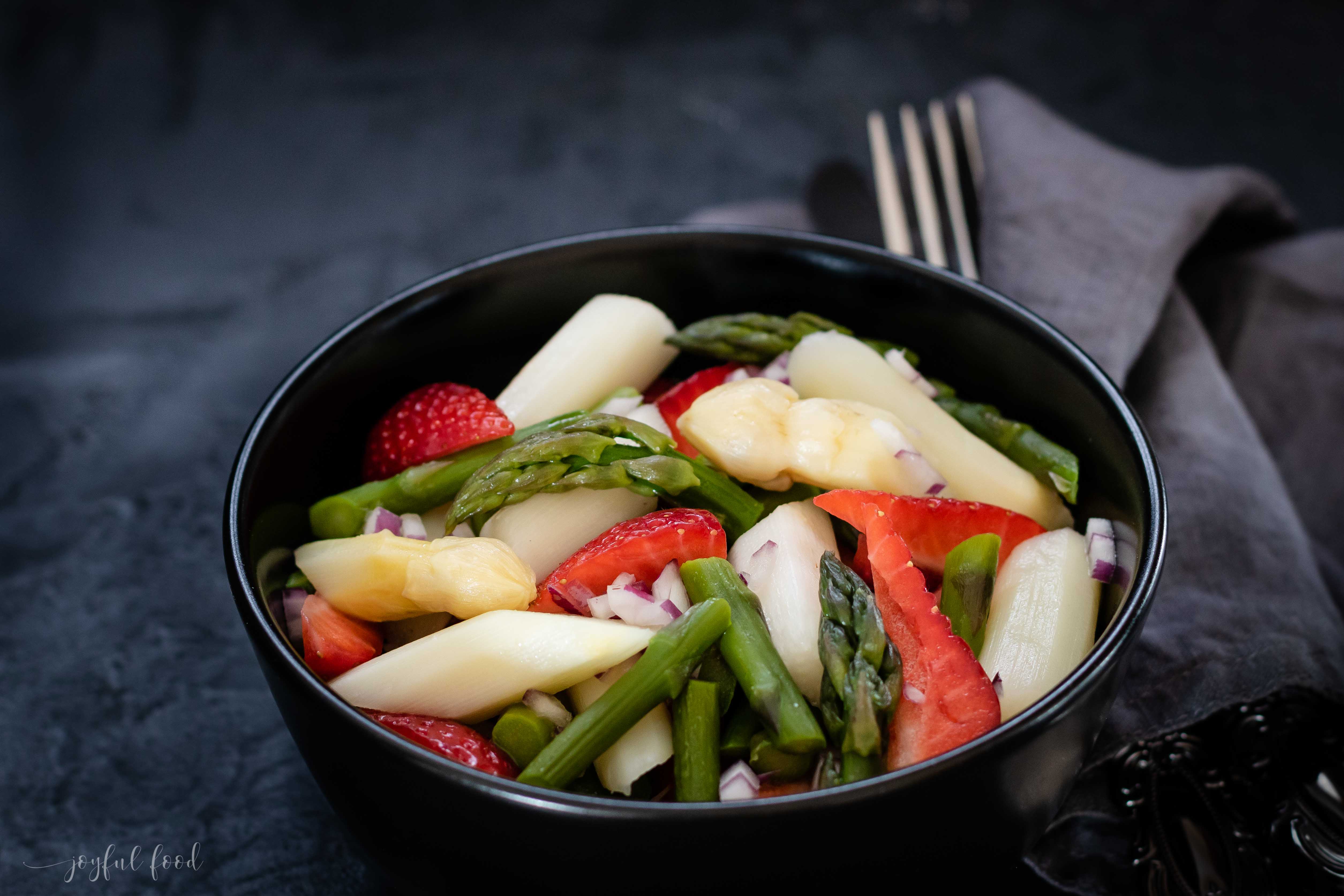 Spargel Erdbeer Salat: Rezept mit Weinempfehlung | Joyful Food