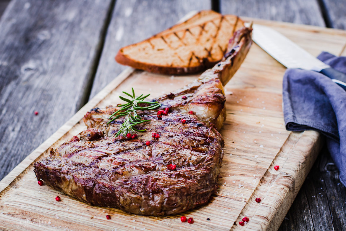 Tomahawk Steak grillen so gelingt das perfekte Steak Joyful Food